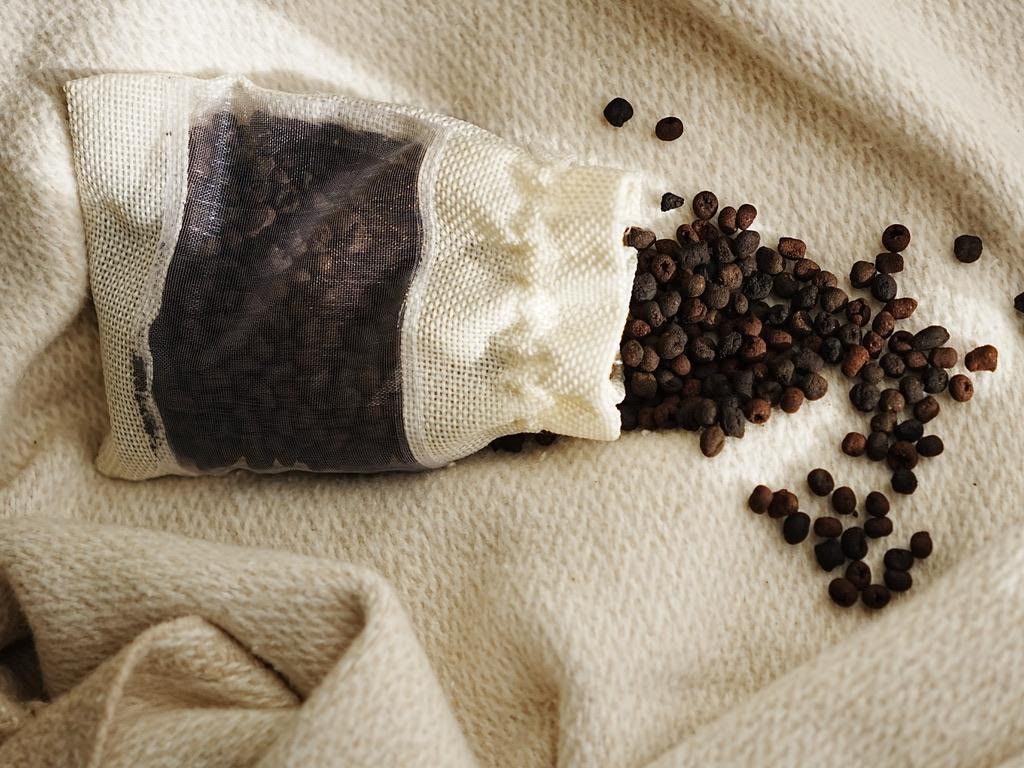 Bag of Kahyve pellets with loose pellets around it